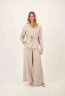 Zusss - Lange Satijnen Blouse met Ceintuur - Crème / Wit