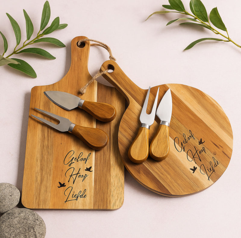 Kaasplankje met mes en vork - Met tekst: Geloof, Hoop en Liefde - ROND