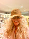 Hippe CAP met letter C in Bouclé - Camel
