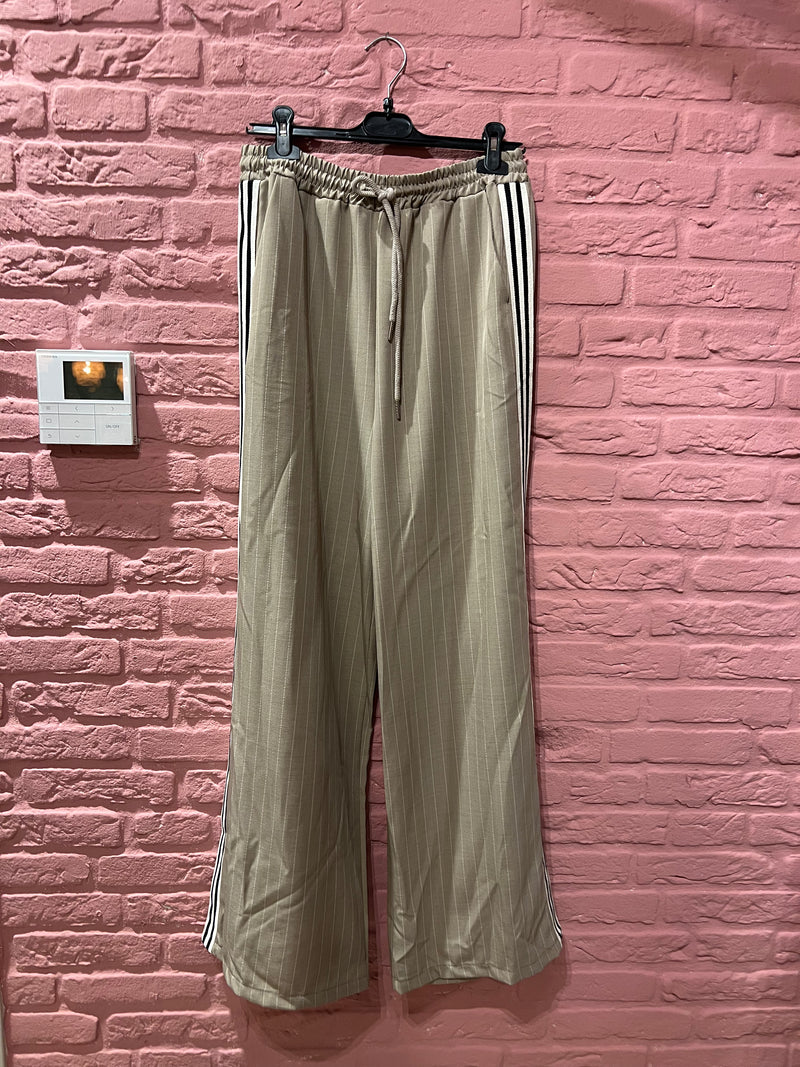 Broek met zakken en elastiek - beige met streep - S/M