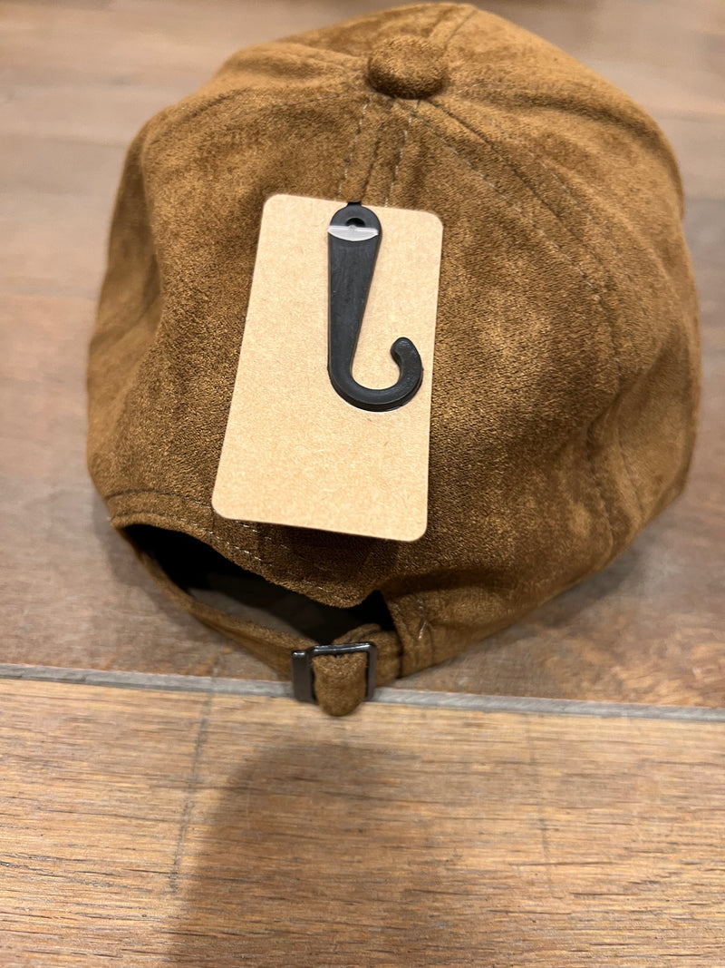 Hippe CAP met letter C in Bouclé - Camel