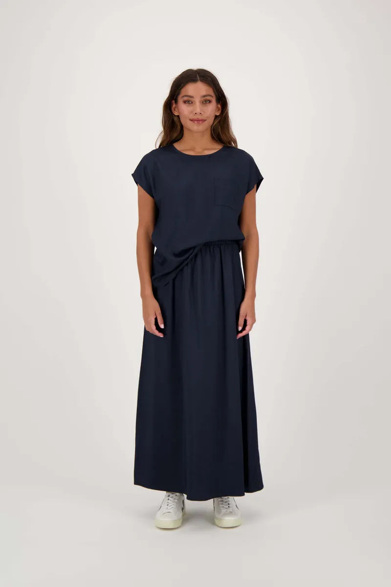 Zusss - Satijnen twill top met boothals - Donkerblauw