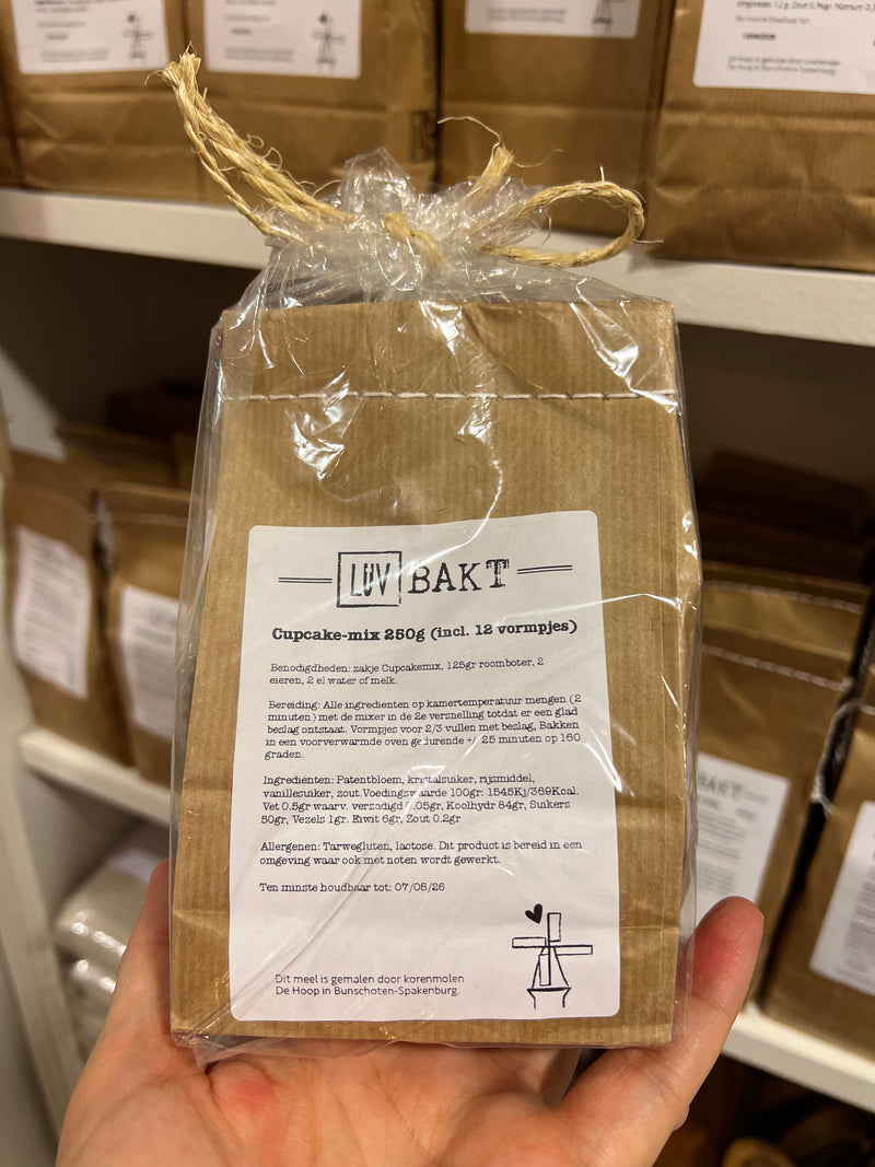 LUV Bakt - Compleet pakket Cupcakes incl. 12 vormpjes - Bakmix