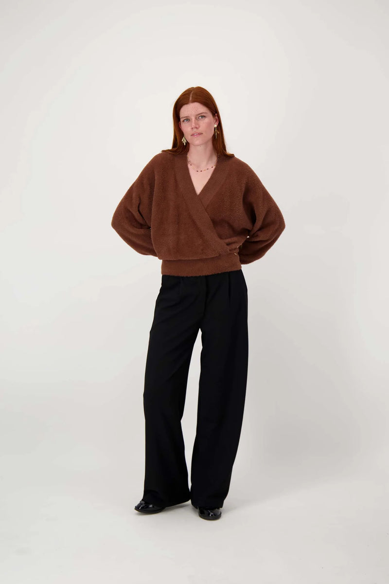 Zusss - Wikkel trui in Fluffy garen - Mid brown