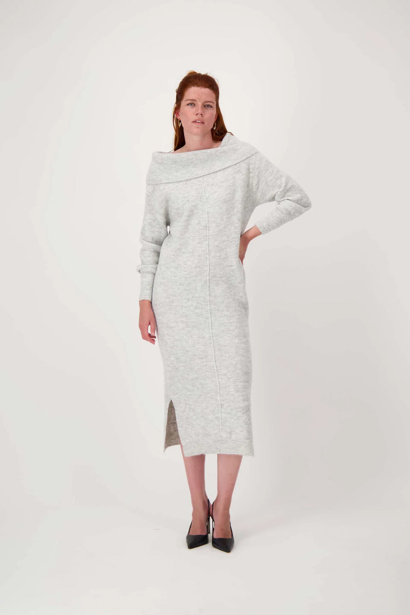 Zusss - Brei Jurk Met Grote Schouder Omslag