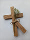 Eiken houten kruisje met gipskruid - Jezus Leeft