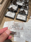 Prachtige standaard met 3 kruisjes - kaartjes met mooie teksten - Engels