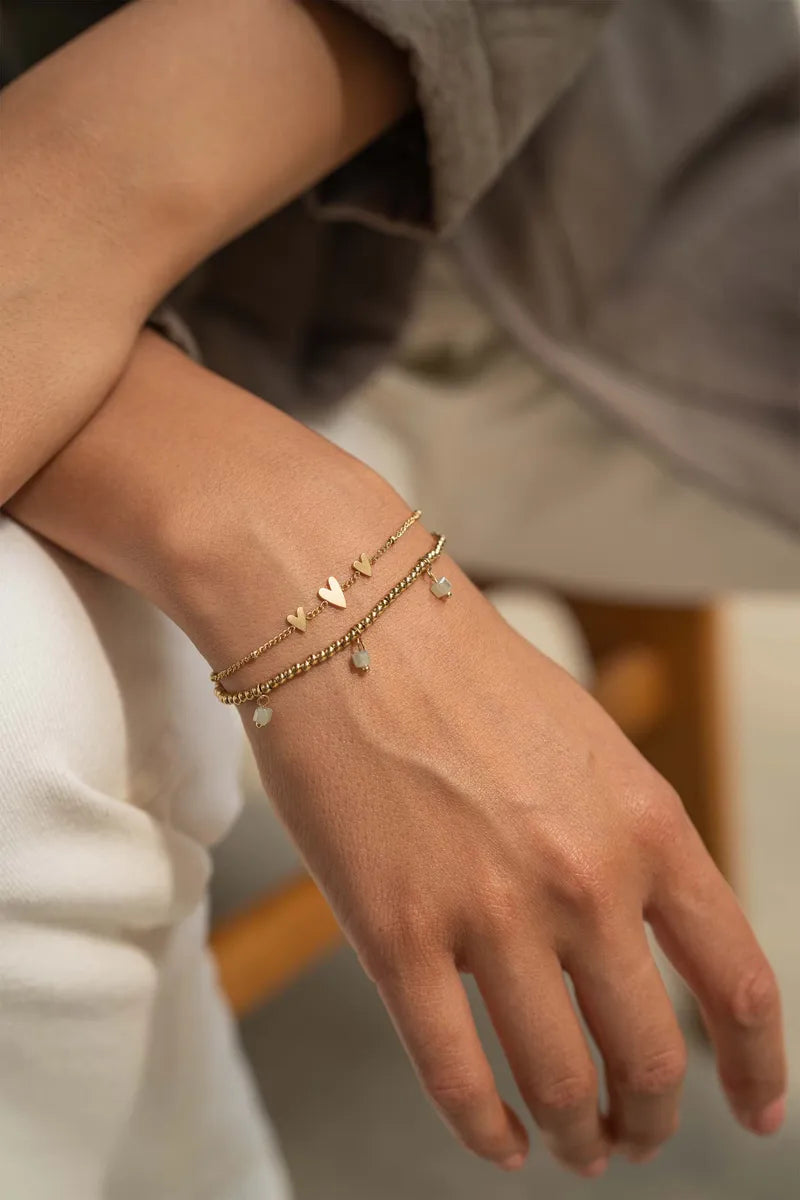 Zusss Elastieken Kralenarmbandje met blokjes - Saliegroen/Goud