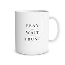 Dagelijkse broodkruimels - Mok - Pray Wait Trust